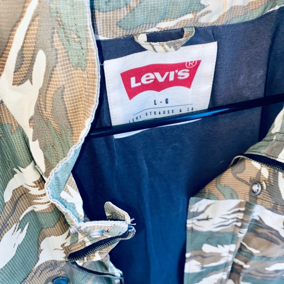 Levi’s Army Camo Water Resistant Jacket! - Picture 2 of 5